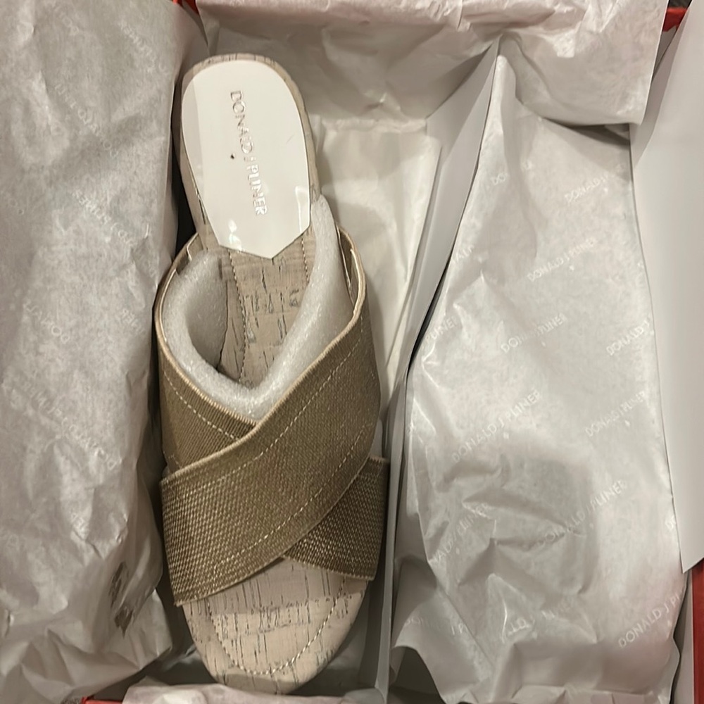 New in Box Size 11 Donald J Pliner Dani2-Le